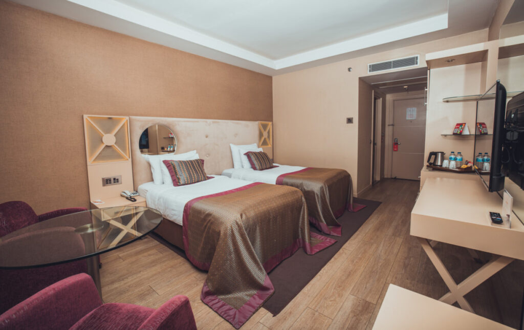 1673529444_S9H09BMYR8_medium